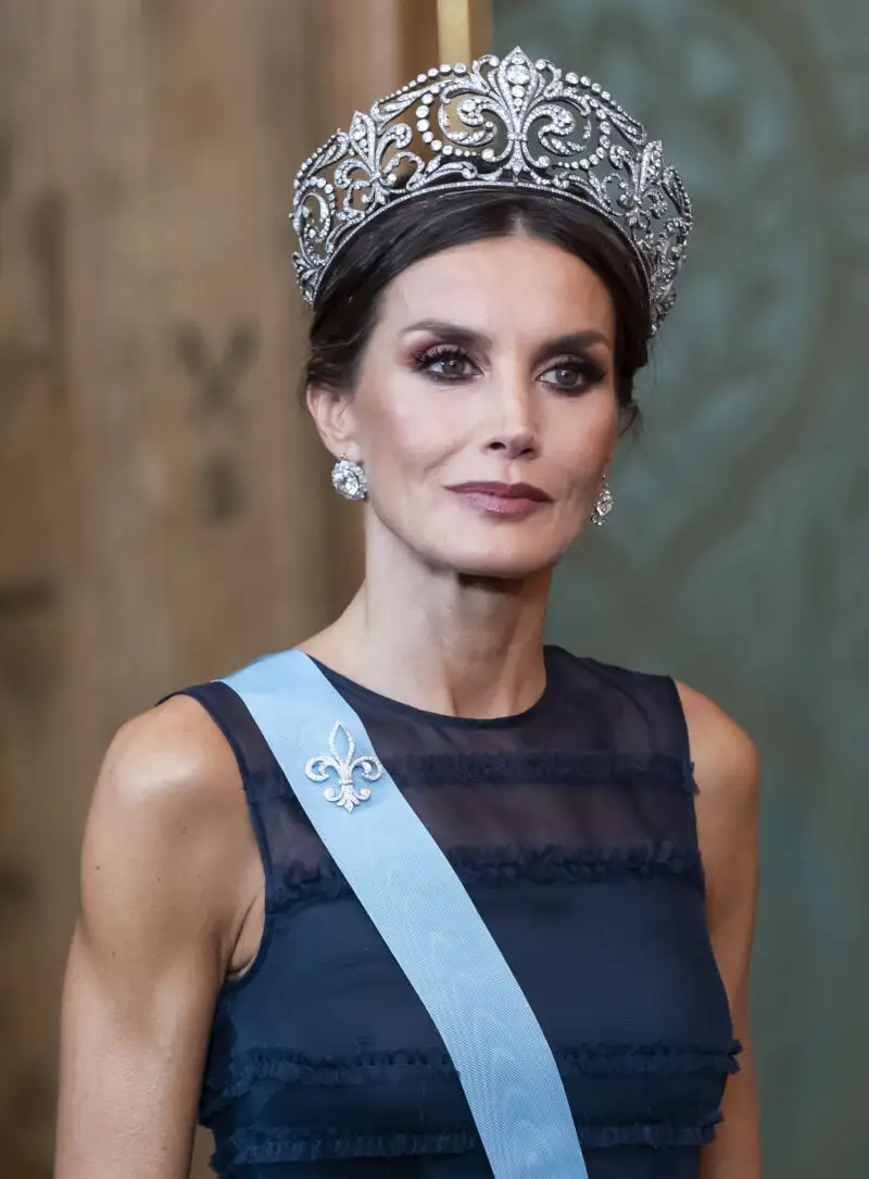 La Tiara de Lis es la más representativa de la Casa Borbón, y la reina Letizia la lució hace poco conmovido de su viaje oficial a Suecia