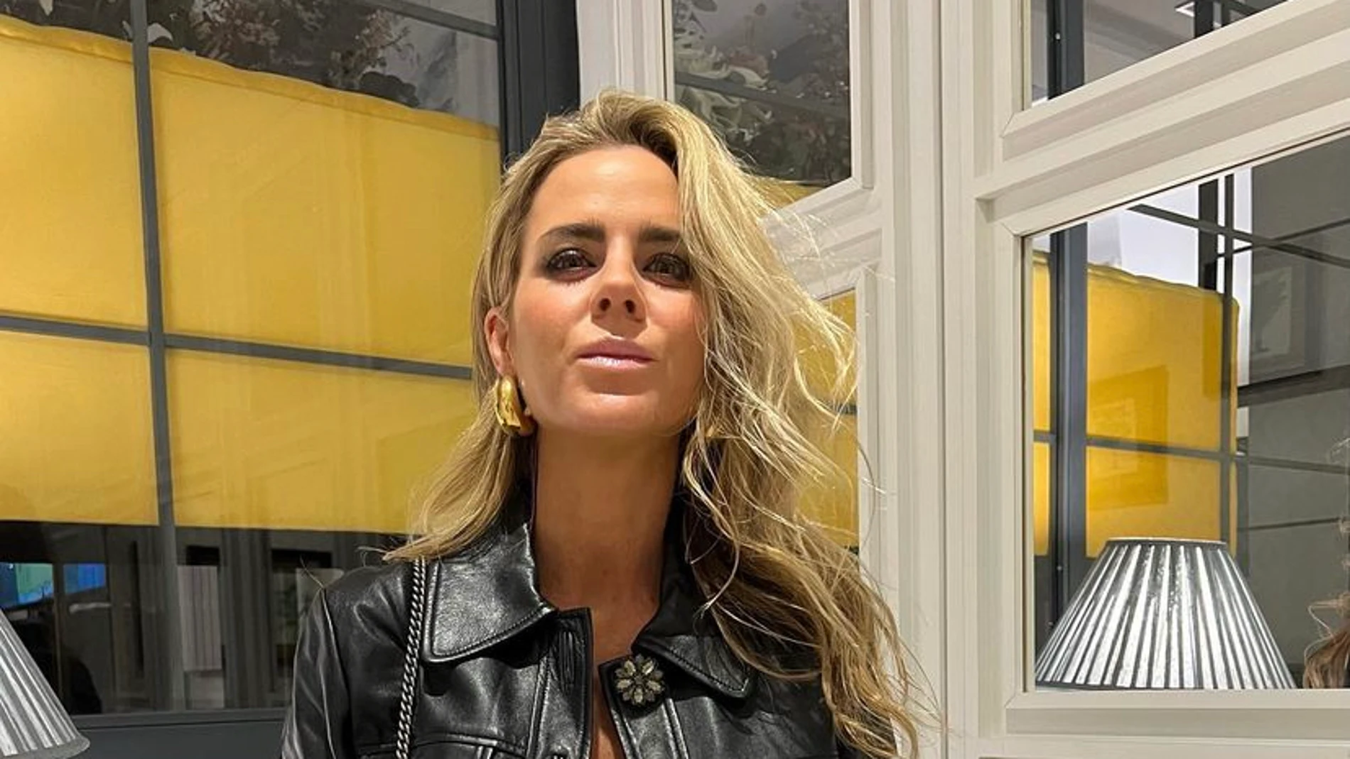 Amelia Bono con lookazo de efecto piel.