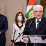 Rome (Italy), 29/01/2022.- A handout photo made available by Quirinale Palace Press Office shows re-elected Italian President, Sergio Mattarella, talks on the occasion of the communication of the outcome of the vote for his election of the President of the Republic at the Quirinale Palace in Rome, Italy, 29 January 2022. Sergio Mattarella was re-elected on the eighth ballot of MPs, Senators and regional representatives after seven votes forced political parties to ask the outgoing head of state to rethink his retirement plans. Mattarella got 759 votes out of a total of 983 voters, compared to the 665 or 65.9percent he garnered in his first election in 2015. (Italia, Roma) EFE/EPA/QUIRINALE PALACE PRESS OFFICE/PA HANDOUT HANDOUT EDITORIAL USE ONLY/NO SALES