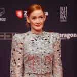La actriz Ana Polvorosa posa a su llegada a la alfombra roja de la 9ª edición de los Premios Feroz 2022.