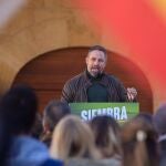 SORIA, 30/01/2022.- El presidente de VOX, Santiago Abascal, interviene durante el acto de su partido celebrado este domingo en la Plaza Mayor de Soria. EFE/ Wifredo García