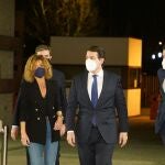 Llegada de Fernández Mañueco al debate