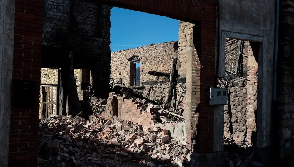 Localizan el cadáver calcinado del morador de la casa incendiada en Las Bodas (Boñar, León)