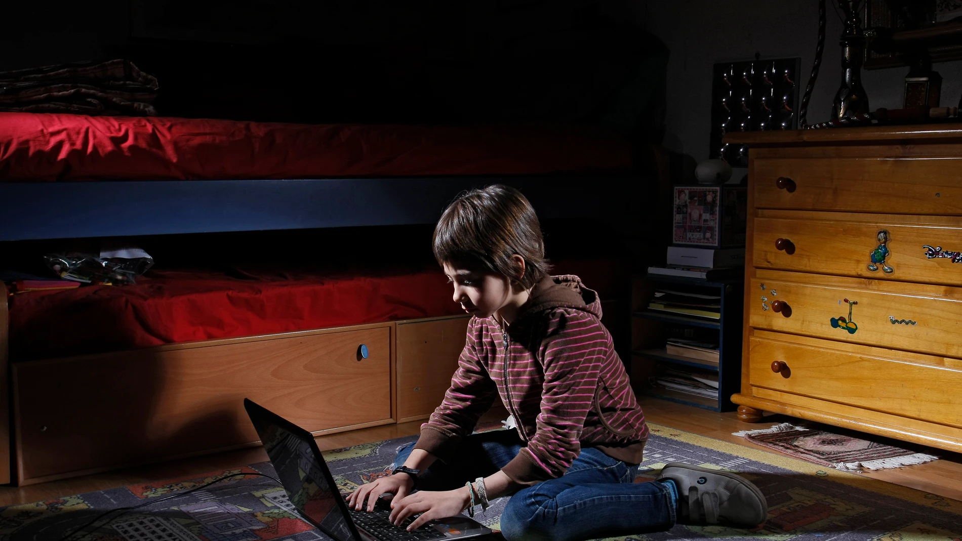 El acceso de los niños a contenidos muy perjudiciales es casi total en internet