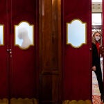 La vicepresidenta segunda, Yolanda Díaz, ayer en el Congreso saliendo del salón del Gobierno