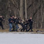Imagen del arresto del joven acusado de asesinar a dos policías en Virginia
