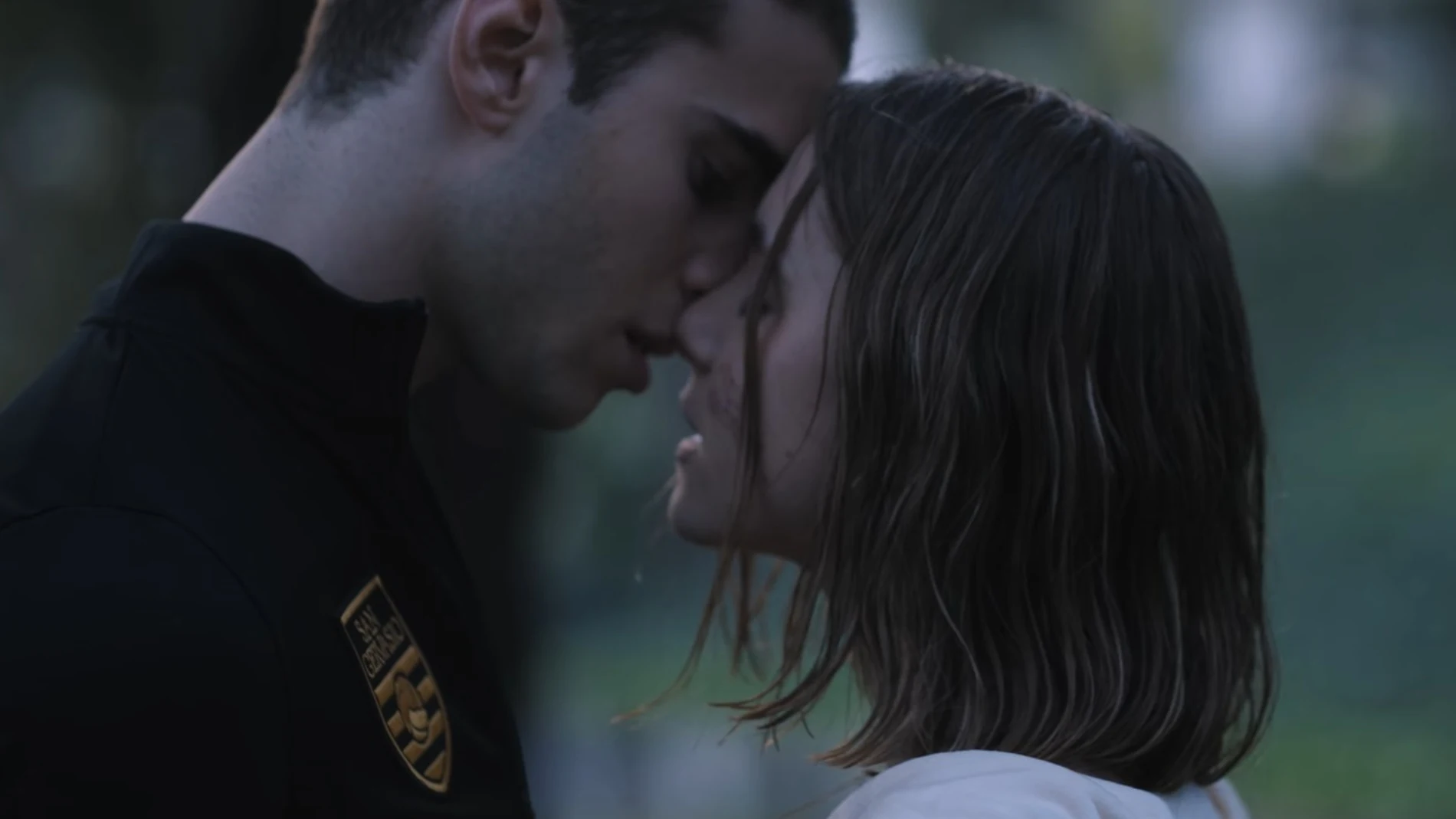 Clara Galle y Julio Peña protagonizan "A través de mi ventana" (Netflix)