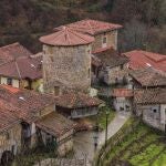 Vista aérea de un pueblo de Asturias, España