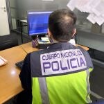 La llamada de un vecino alertó al 091 de la agresión, tras observar que en el piso de enfrente un varón acababa de causar heridas a su pareja