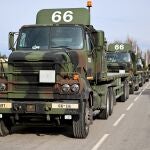 Vehículos de la 82 división aerotransportada del ejército de Estados Unidos se despliegan en Polonia.