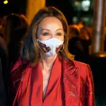 Isabel Preysler sale del Auditorio Nacional.
