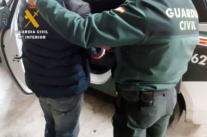 El autor de los hechos fue detenido por la Guardia Civil
