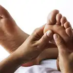 El colesterol puede provocar problemas circulatorios que se manifiestan en los pies, por ser las zonas más alejadas del corazón