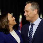 La vicepresidenta de EE UU, Kamala Harris, y su marido Doug Emhoff, en una imagen de archivo