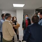 El presidente del PP, Carlos Mazón, y la secretaria general, María José Catalá, esta mañana durante el encuentro con los representantes del sindicato médico (CESM)