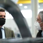 El líder del PP, Pablo Casado en una empresa aeronáutica de Miranda de Ebro