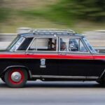 Los taxis de Madrid comenzaron a ser negros con una franja roja en la década de los 50.