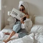 Paula Ordovás en la cama con mucho glamour.