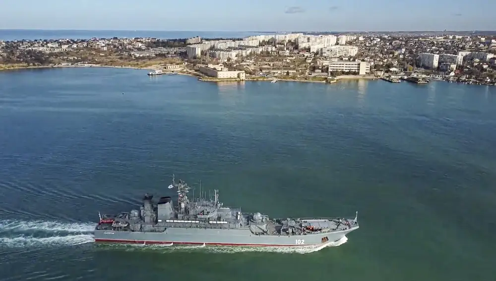RIA dijo que más de 30 barcos rusos han salido de los puertos de Sebastopol y Novorossiisk “de acuerdo con los planes de los simulacros” cerca de Crimea