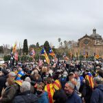Imagen de los independentistas concentrados frente al Parlament