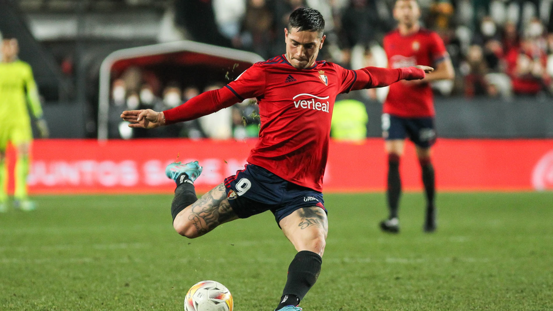 Chimy Avila of Osasuna in action during the Spanish League, La Liga Santander, football match played between Rayo Vallecano and CA Osasuna at Vallecas stadium on February 12, 2022, in Madrid, Spain. AFP7 12/02/2022 ONLY FOR USE IN SPAIN