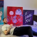 Sergio Ramos, junto a sus cuadros