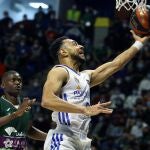Williams-Goss intenta anotar una bandeja en la canasta de Unicaja