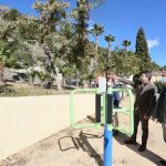 El presidente de la Diputación de Alicante, Carlos Mazón, duranta su visita a Murla