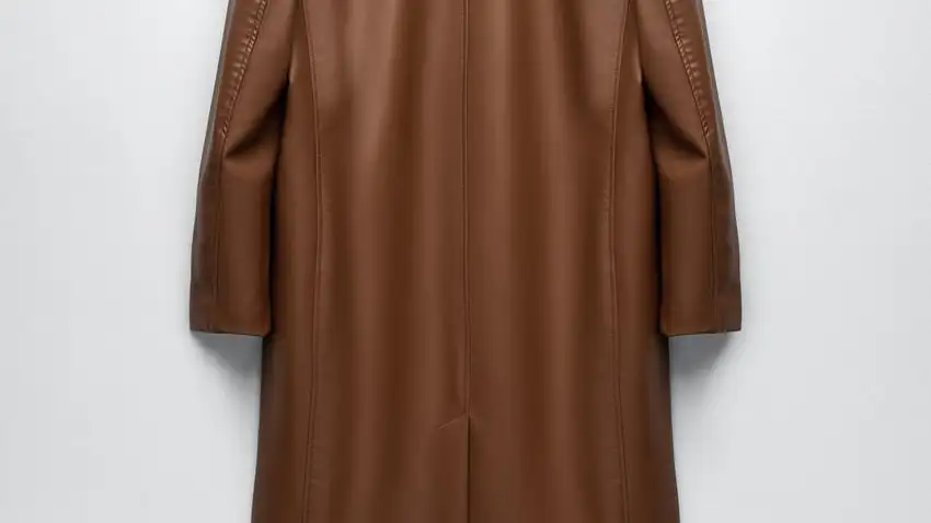 Gabardina efecto piel.