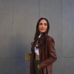 Rocío Osorno con gabardina de Zara.