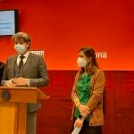El alcalde de Soria, Carlos Martínez, presenta el proyecto del centro de refugiados en compañía de Miguel Latorre y Lydia Sanz