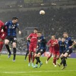 Firmino se inventó un golazo de cabeza para desnivelar el partido contra el Inter