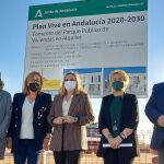 La consejera de Fomento y Vivienda (3 d) visitó Níjar para el inicio de las obras de las viviendas sociales