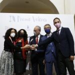 Mar Pageo, Rocío Ruiz, Francisco de la Torre, Francisco Salado y Pepe Lugo, en la entrega del galardón