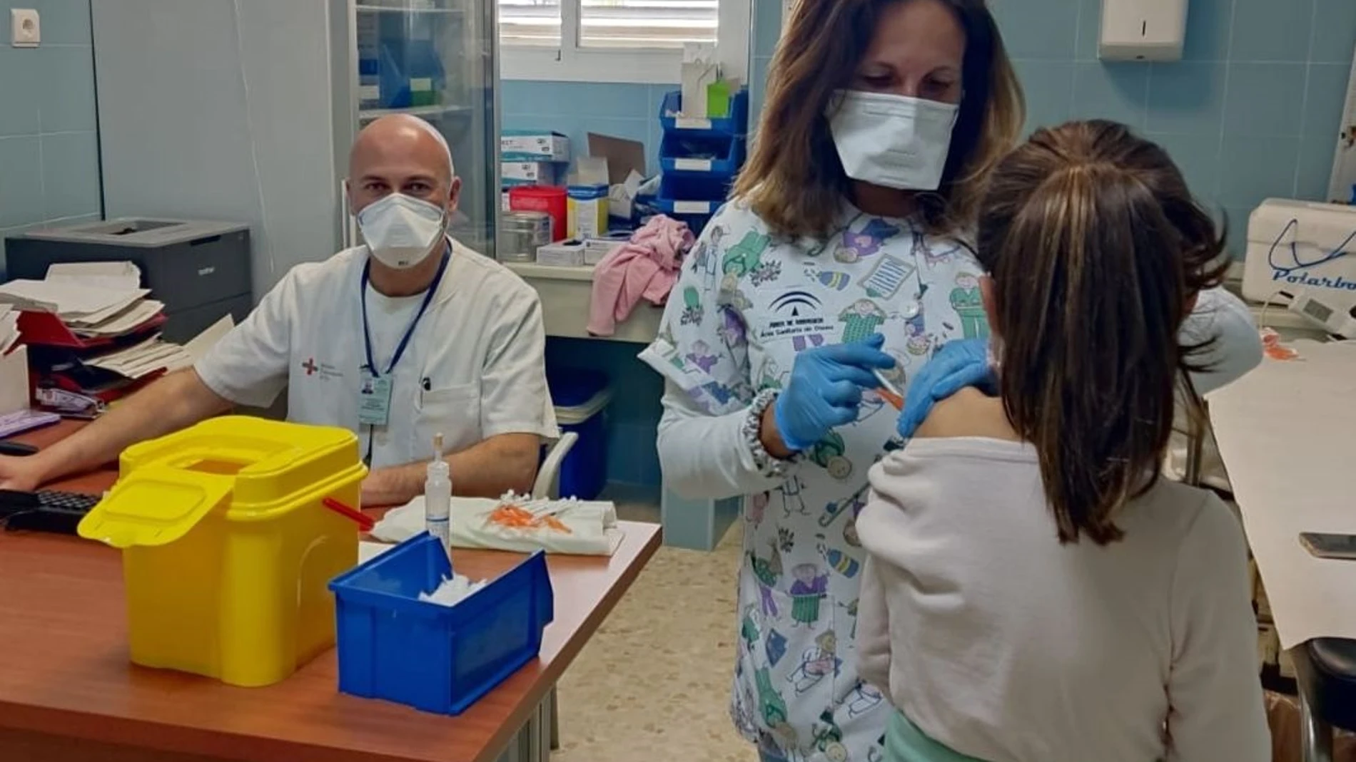 Vacunación pediátrica en un centro de salud sevillano