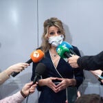 La vicepresidenta segunda y ministra de Trabajo y Economía Social, Yolanda Díaz, ofrece declaraciones a los medios, a su llegada a la clausura de la constitución del Consejo Estatal para el Fomento de la Economía Social