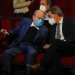 Los expresidentes de la Generalitat Jordi Pujol y Artur Mas participan en la clausura del acto