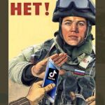Una versión de los populares carteles de “los muros tienen oídos” de la época de la guerra