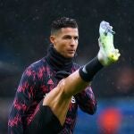 20 February 2022, United Kingdom, Leeds: Manchester United's Cristiano Ronaldo warms up prior to the start of the English Premier League soccer match between Leeds United and Manchester United at Elland Road. Photo: Mike Egerton/PA Wire/dpa 20/02/2022 ONLY FOR USE IN SPAIN