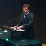 El alcalde de Madrid, José Luis Martínez-Almeida, interviene en la sesión ordinaria del pleno municipal