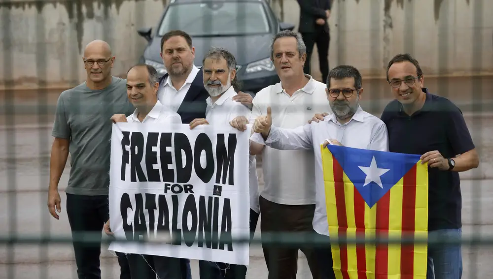 Siete de los líderes independentistas condenados por el "procés" salen de la prisión de Lledoners en junio de 2021 tras ser indultados por el Gobierno
