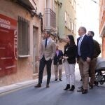 El consejero de Presidencia, Turismo, Cultura y Deportes, Marcos Ortuño, visitó hoy las obras realizadas en Yecla junto con la alcaldesa, Remedios Lajara, y el director general de Administración Local, Francisco Abril.