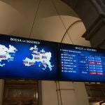 MADRID, 24/02/2022.- La Bolsa española se ha desplomado este jueves en la apertura y aunque minutos después de la apertura ha reducido ligeramente su caída, pierde un 3,06 % tras el anuncio esta madrugada del presidente de Rusia, Vladimir Putin, del comienzo de una operación militar contra Ucrania. EFE/Vega Alonso del Val