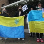 Protesta contra los ataques de Rusia a Ucrania ante la embajada rusa en Madrid
