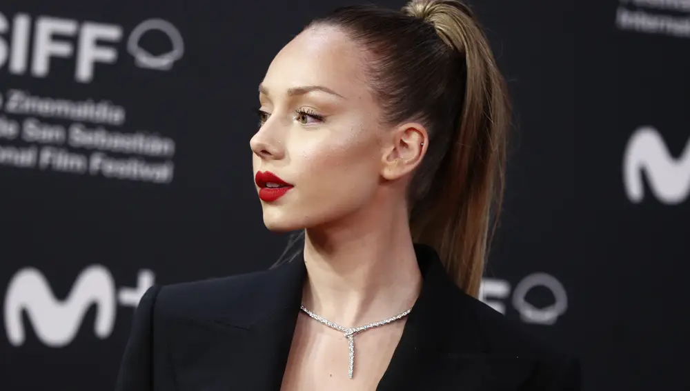 La actriz Ester Expósito en el photocall de la ceremonia de clausura del 68º Festival de Cine de San Sebastián en San Sebastián, España, el 26 de septiembre de 2020.