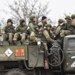 Russian servicemen are seen in Armyansk in the northern part of Crimea, on February 25, 2022, in Crimea. On February 24 Russian President Vladimir Putin announced a military operation in Ukraine following recognition of independence of breakaway Donbas republics. Editorial license valid only for Spain and 3 MONTHS from the date of the image, then delete it from your archive. For non-editorial and non-licensed use, please contact EUROPA PRESS. Editorial license valid for 3 MONTHS from the date of the image, then delete from your archive. For non-editorial and non-licensed use, please contact EUROPA PRESS. 25 FEBRERO 2022;CRIMEA;PUTIN;FORCES Konstantin Mihalchevskiy / Sputn 25/02/2022