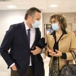 La portavoz del Grupo Parlamentario Popular en el Parlamento Europeo, Dolors Montserrat, junto al portavoz del PP en la Asamblea Regional, Joaquín Segado