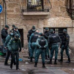 Guardia Civl en en lugar del suceso, donde ha fallecido un varón por herida de arma blanca