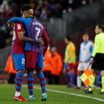 Aubameyang y Dembélé celebran un gol del Barcelona