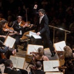 El director David Afkham al frente de la Orquesta Nacional